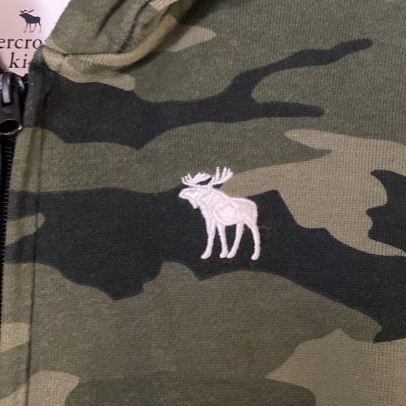 Abercrombie & Fitch Kids Camo Zip Up Sweater - Picture 4 of 7
